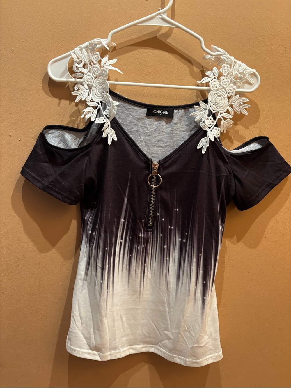 Chicme gradient print cold shoulder ombré top lace shoulder straps size medium
